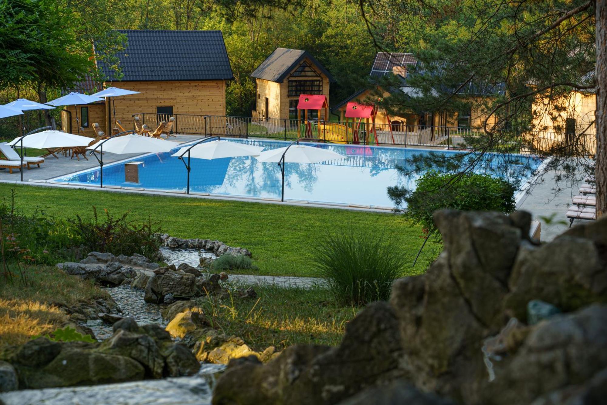 Espacio - Pool &